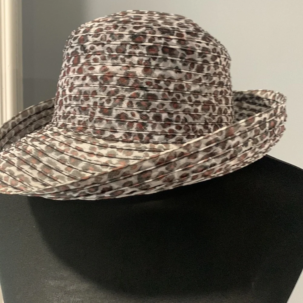 Animal print hat for sunny days - OS - Picture 3 of 8